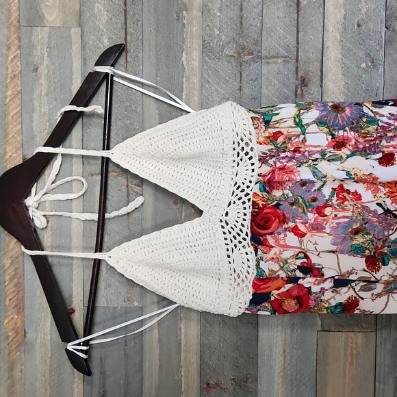 Yuriceli Co. maxi halter top dress size small/medium, beige and red roses - Picture 2 of 7